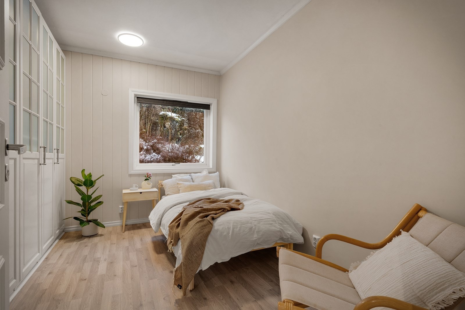 - Soverom 2 måler 9,5m² og inneholder også et romslig garderobeskap - Galleribilde