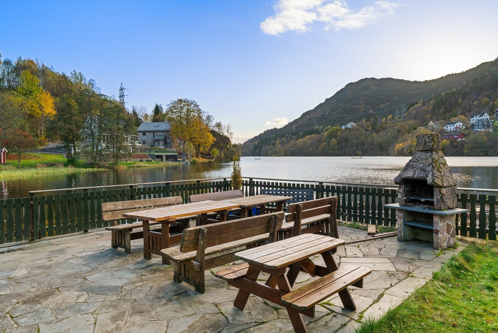 - Tilbring koselige, solfylte dager ved Gravdalsvatnet, rett utenfor egen inngangsdør - Galleribilde