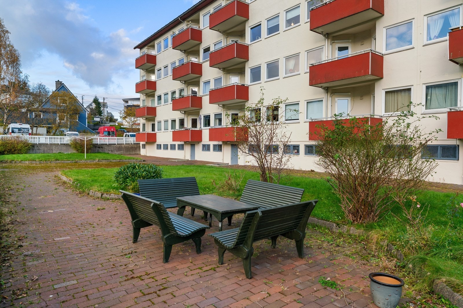 - Det er mange fine turmuligheter i nærområdet, bla. Lyderhorn og Kanadaskogen - Galleribilde