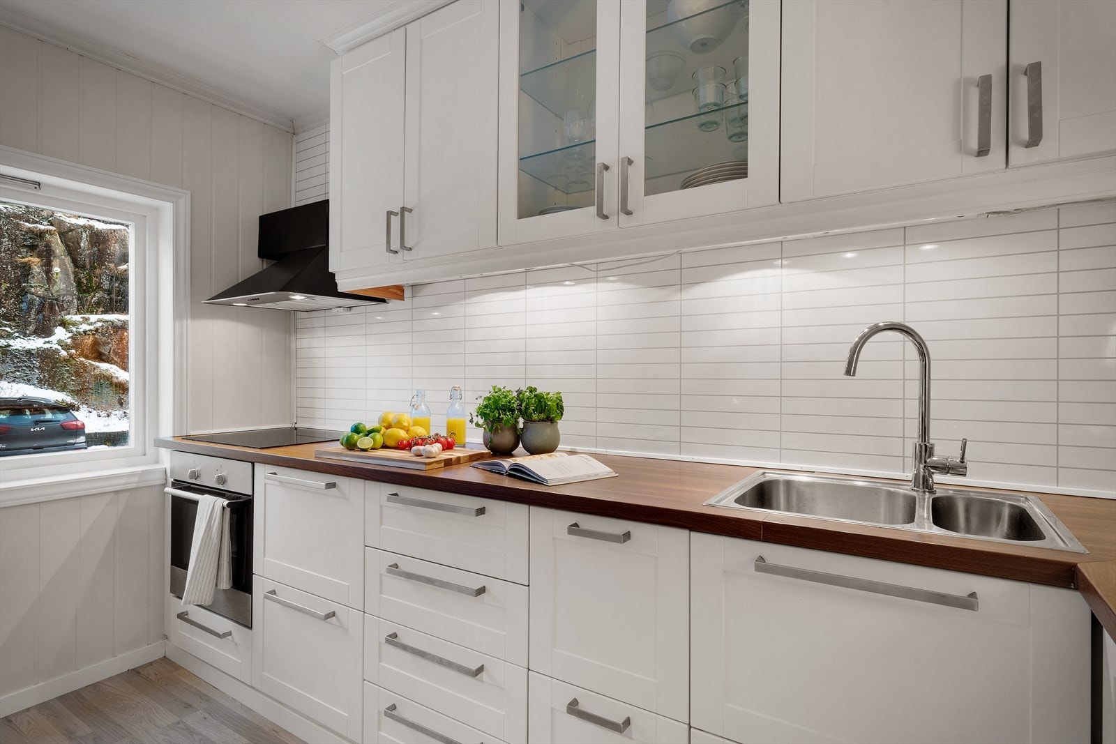 - Ny eier får gleden av medfølgende stekeovn, platetopp og oppvaskmaskin - Galleribilde