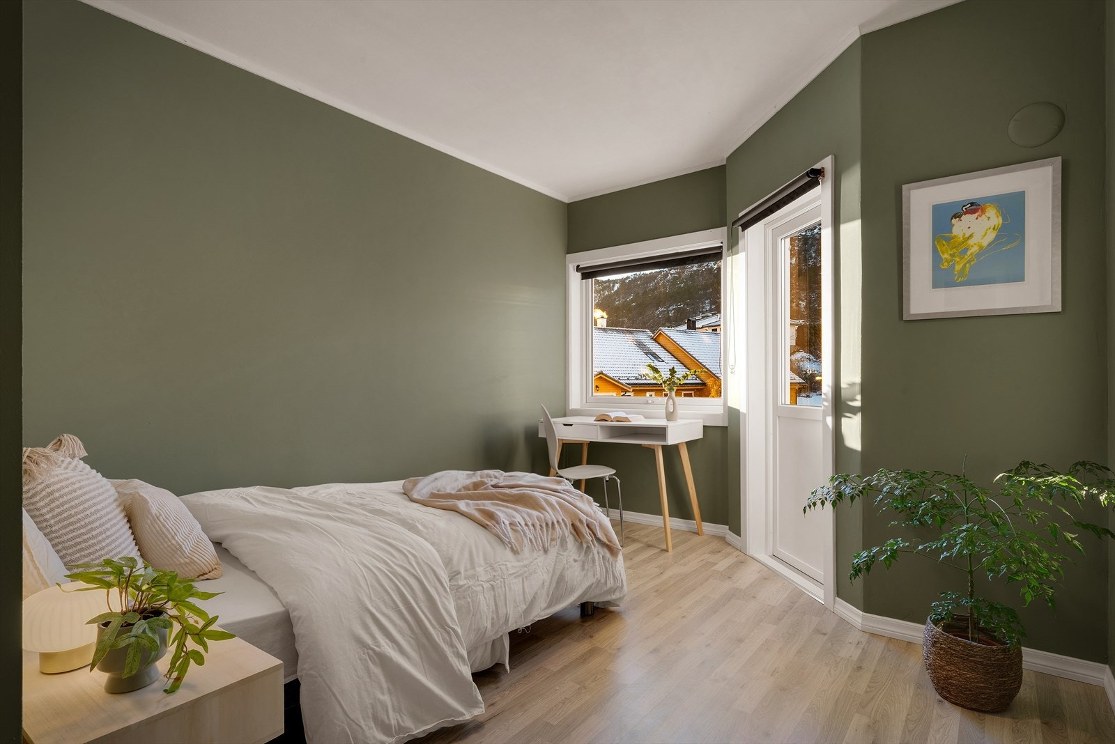 - Gode vindusflater her også, som slipper inn behagelig dagslys - Galleribilde