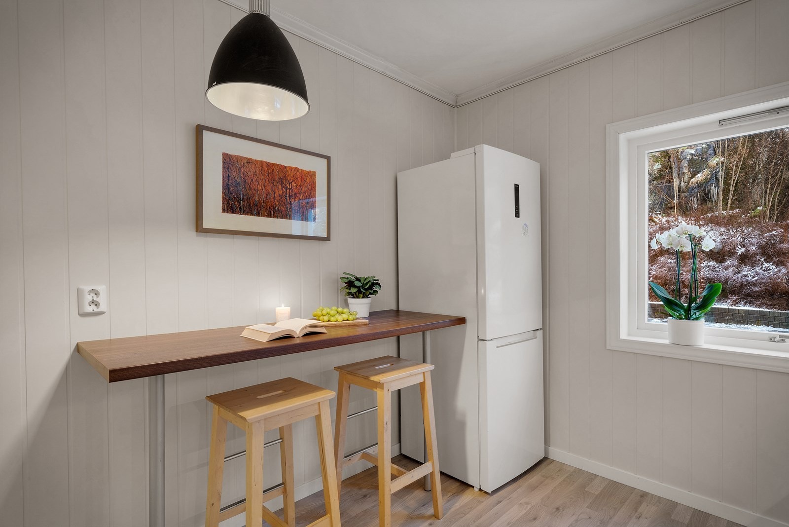 - Praktisk bar-løsning, en koselig plass å nyte frokosten - eller perfekt som litt ekstra benkeplass - Galleribilde