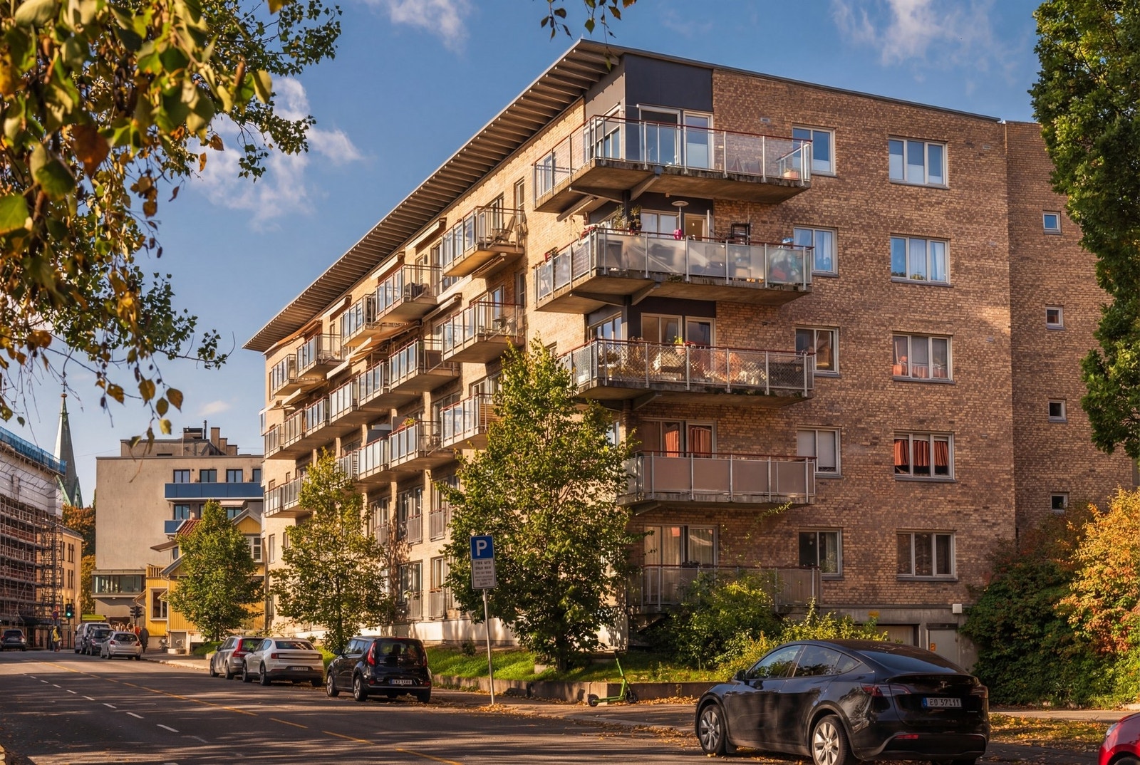 Eiendommen ligger i et sentralt, veletablert og attraktivt boområde på Sagene, med kort vei til BI, dagligvareforretninger, kollektivtransport og et bredt utvalg servicetilbud Galleribilde