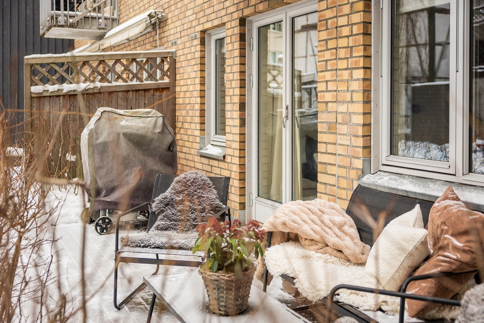 En lys og tiltalende leilighet med vestvendt markterrasse på 8 kvm Galleribilde