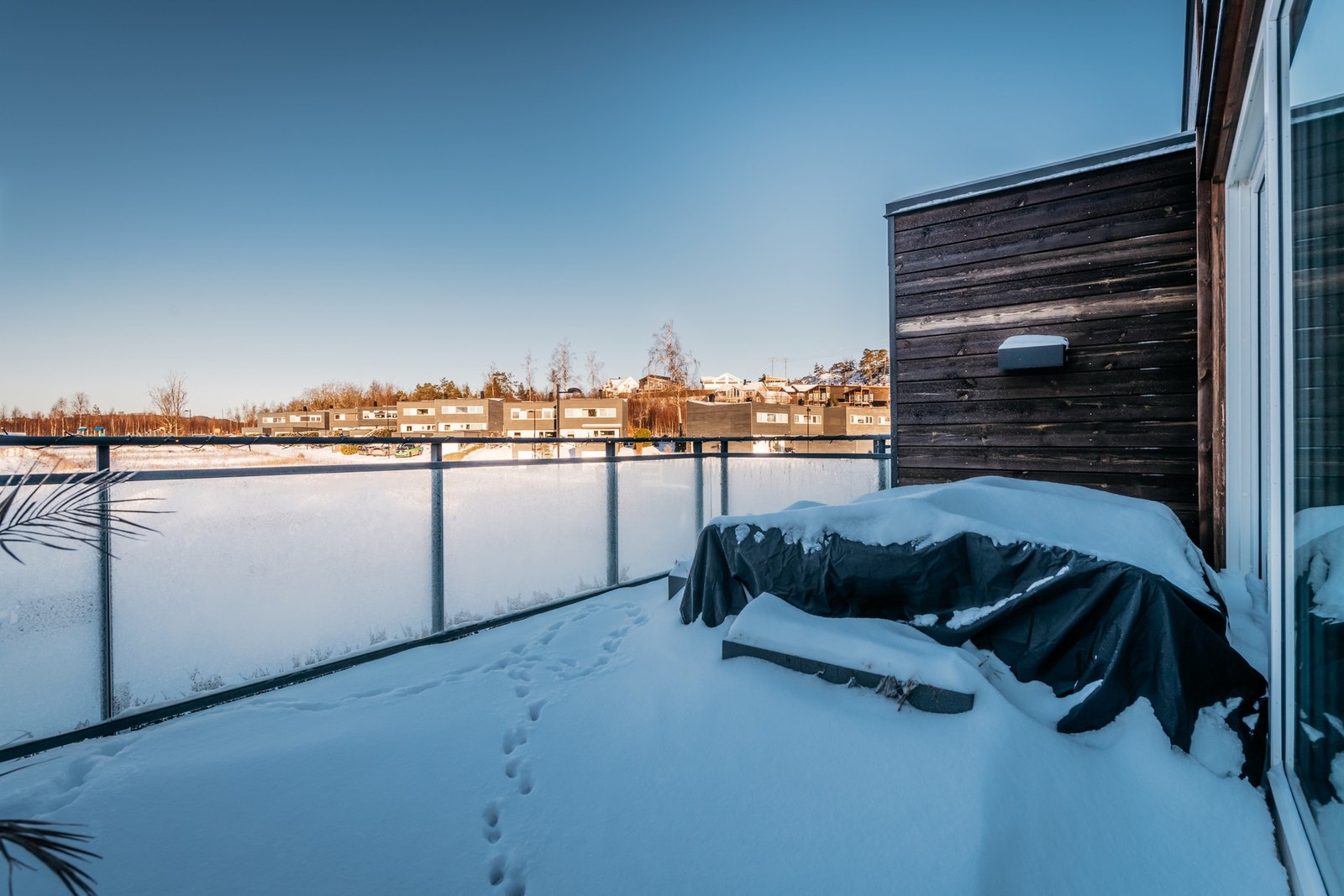 Stor veranda med gode solforhold. Galleribilde