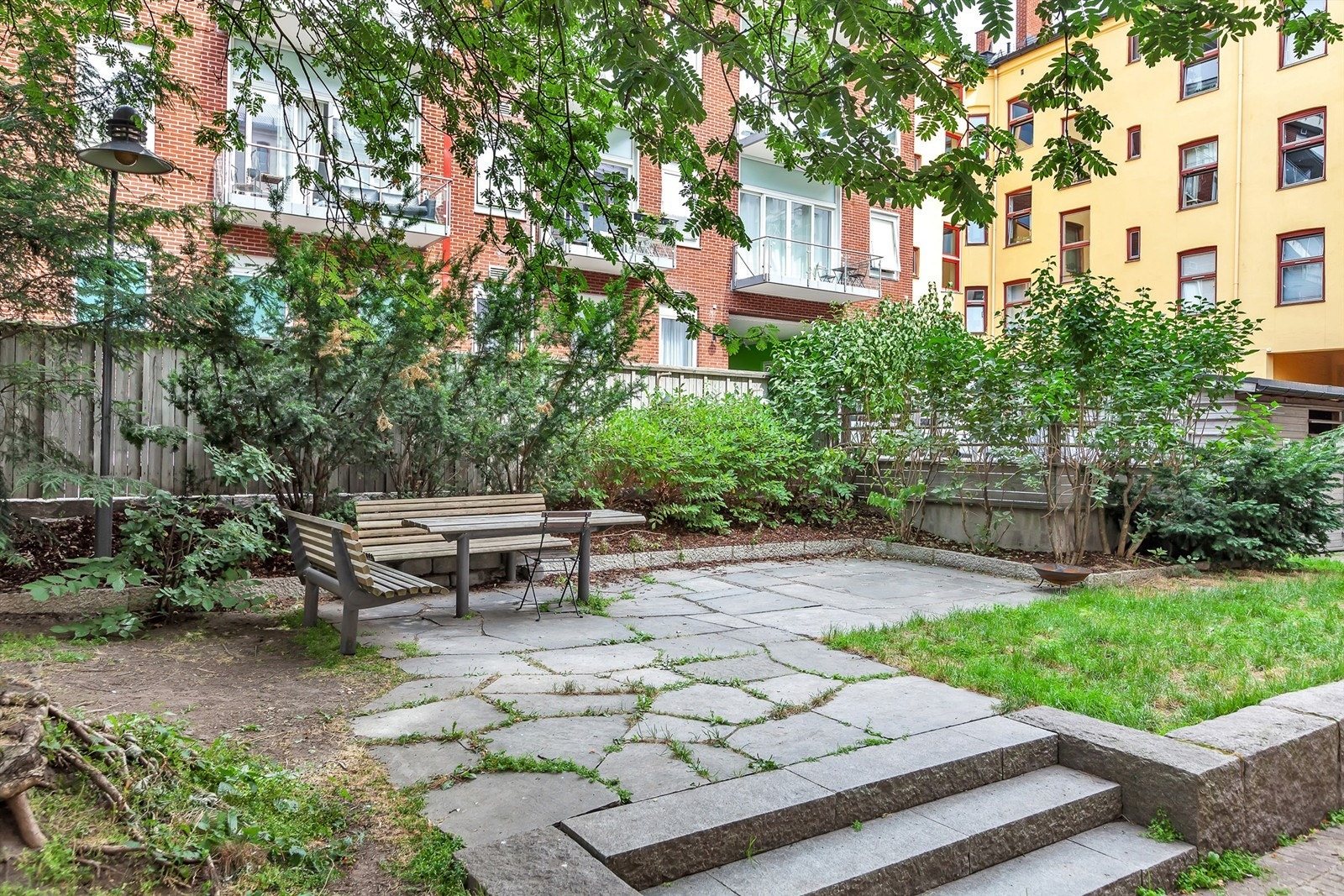 Bakgård Galleribilde