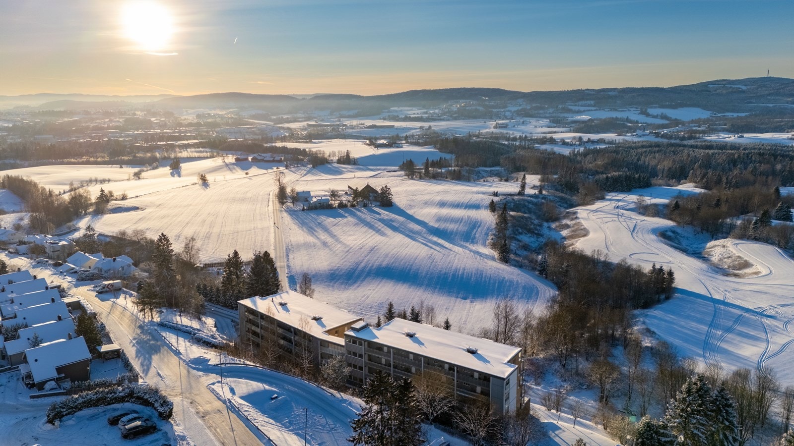 Romeriksåsen byr på flotte tur- og friluftsområder med blant annet lysløype, badevann, samt et mangfold av turstier og naturopplevelser. Galleribilde