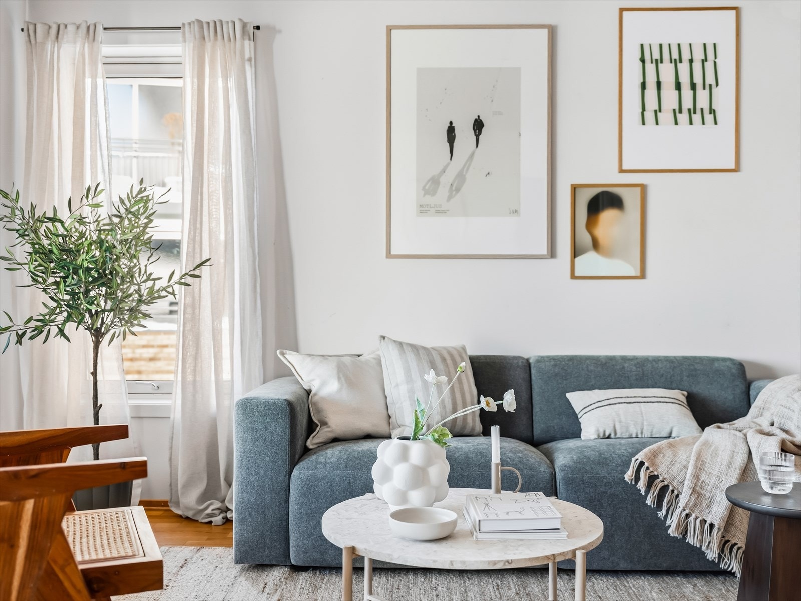 Boligen byr på stor vestvendt terrasse på hele 31,5 m², samt en nydelig utsikt mot det naturskjønne nærområdet. Galleribilde