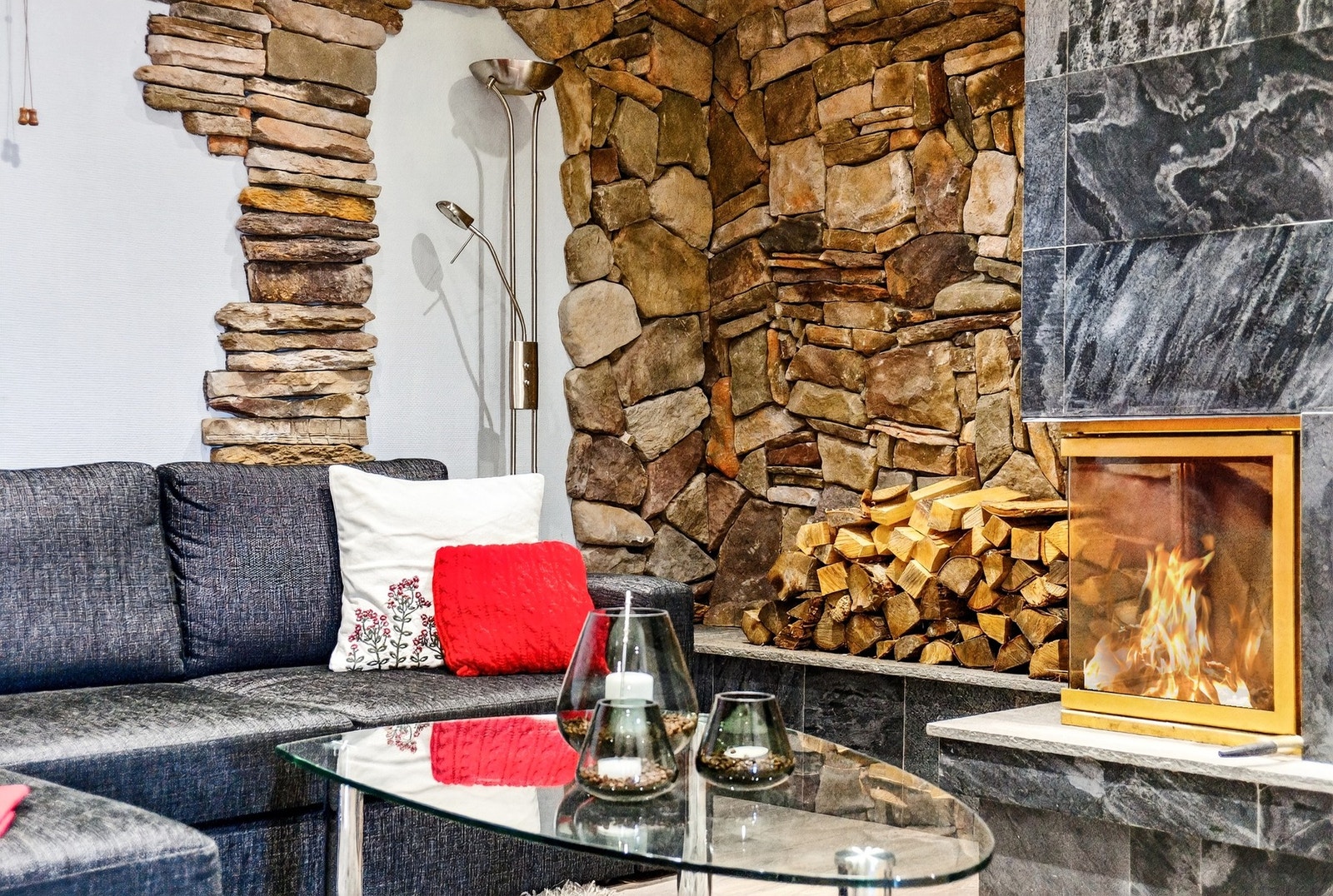 Sittegruppe med lukket ovn. Galleribilde