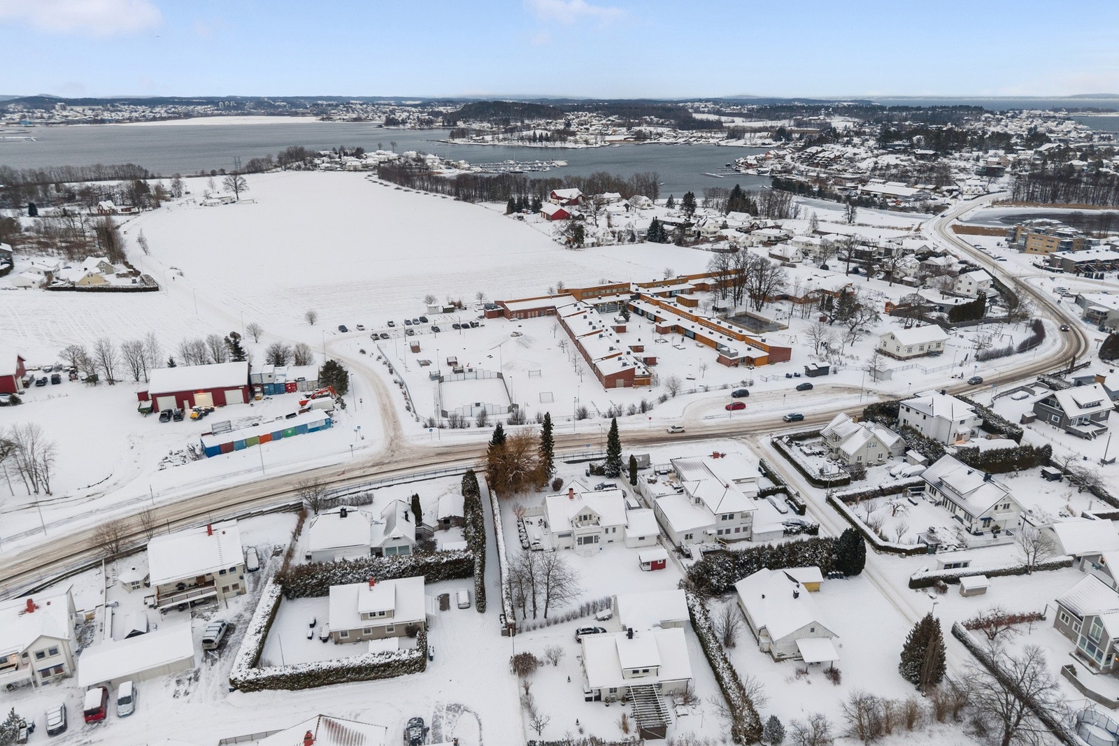 Det er kort vei til fine turområder og badeplasser i nærområdet. Galleribilde
