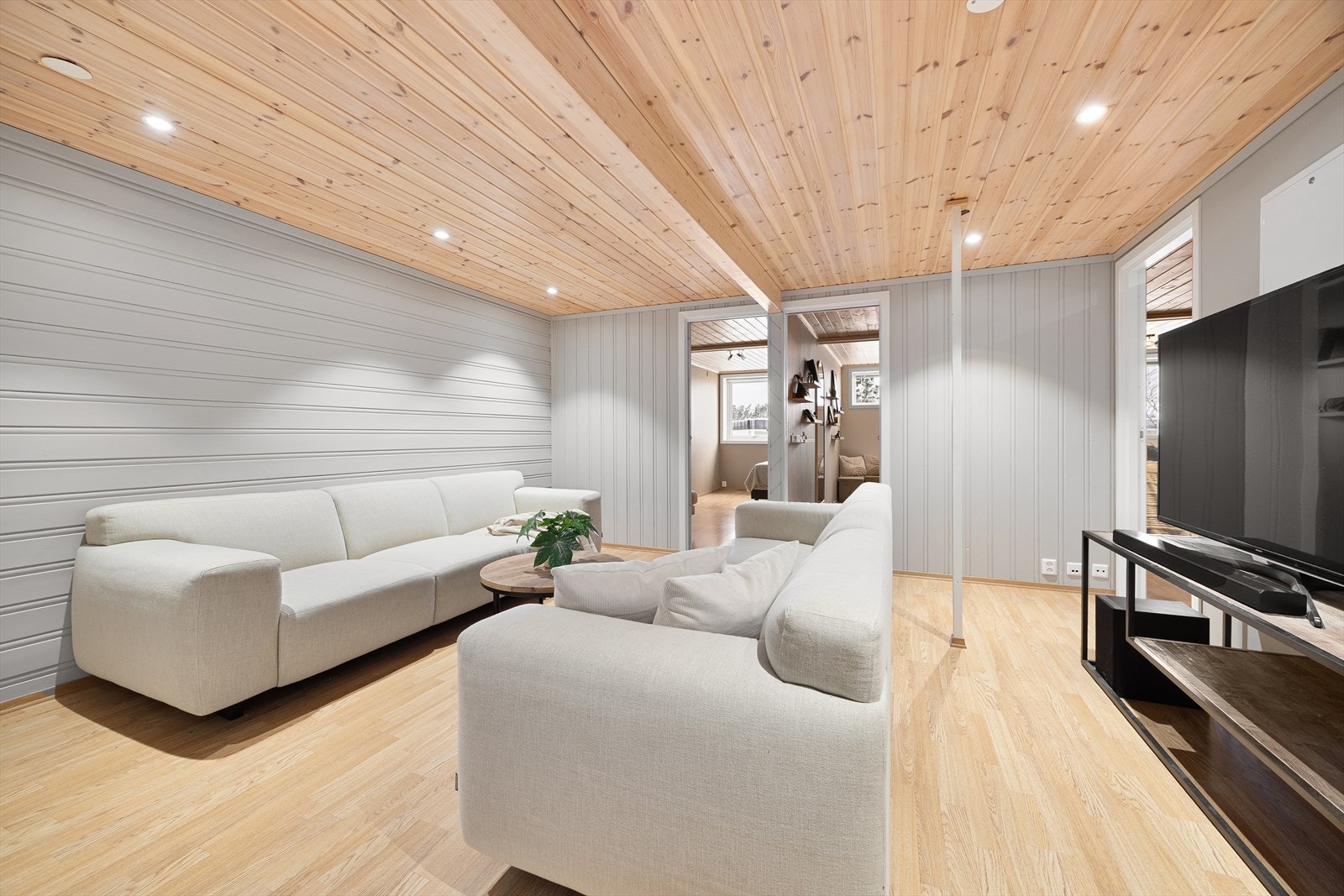 Lun og fin kjellerstue. Det er gulvvarme i kjellerstuen, samt hovedsoverom og bad. Galleribilde