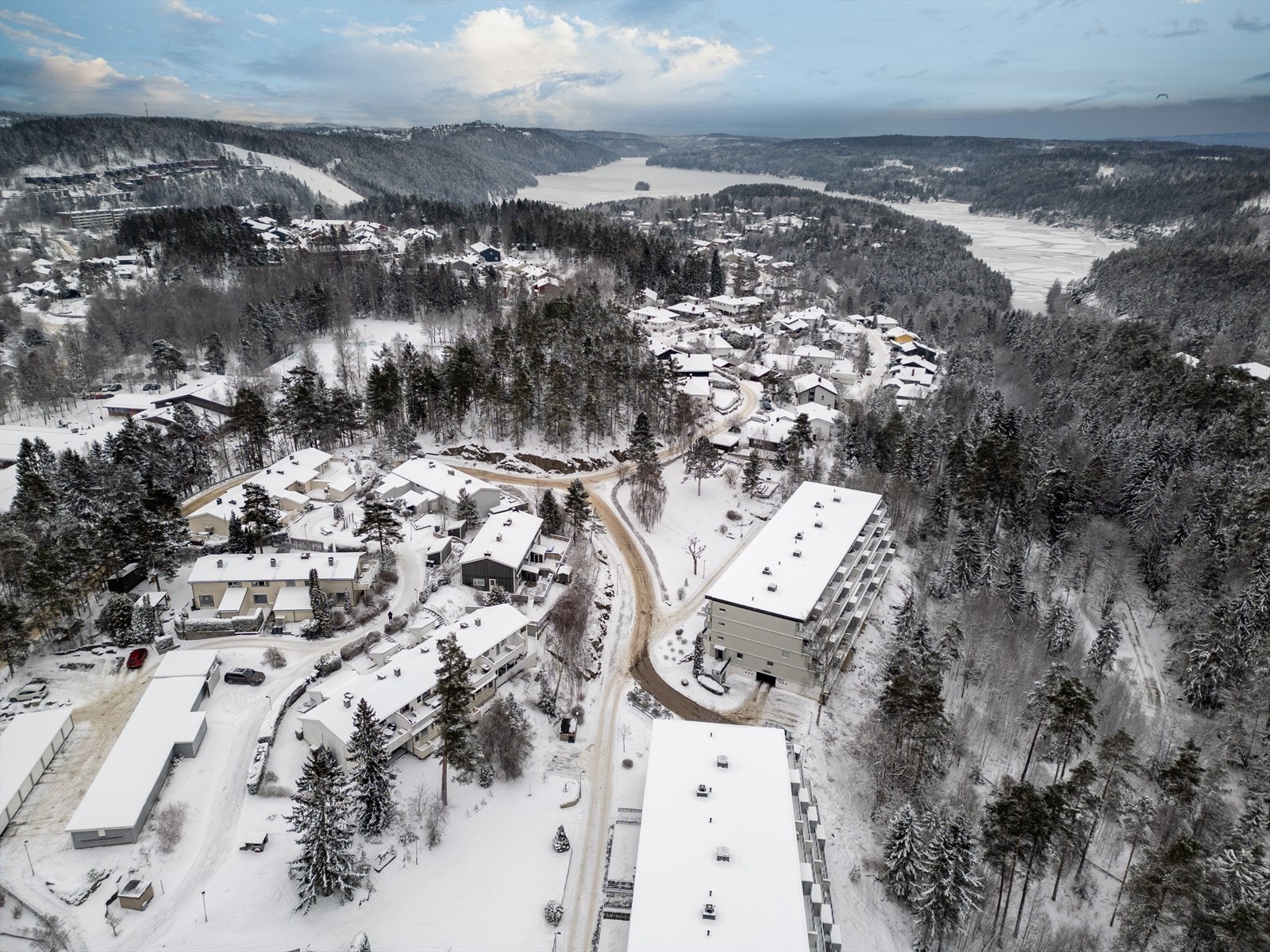 I bakgrunnen kan du også skimte Ingierkollen Slalåmsenter. Galleribilde