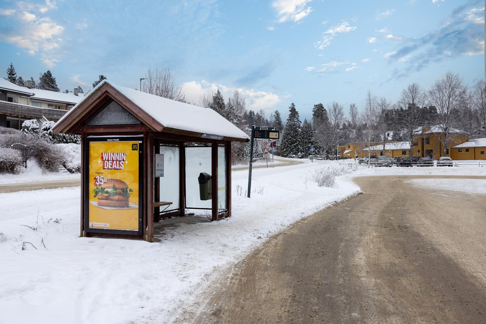 Kort vei til bussholdeplass. Galleribilde