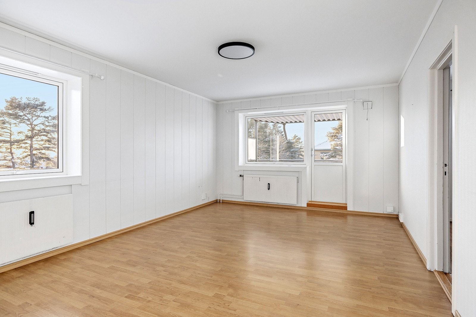 Lys topp- og endeleilighet med utgang solrik vestvendt balkong Galleribilde