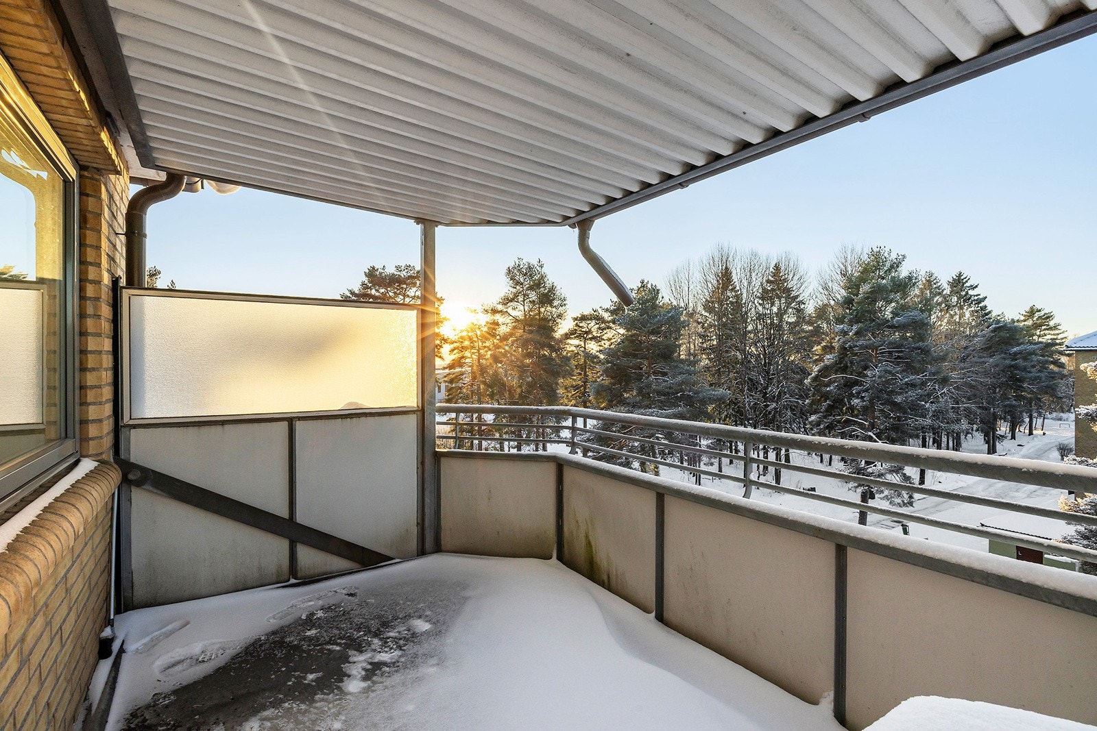 Solrik vestvendt balkong på ca 9 kvm Galleribilde