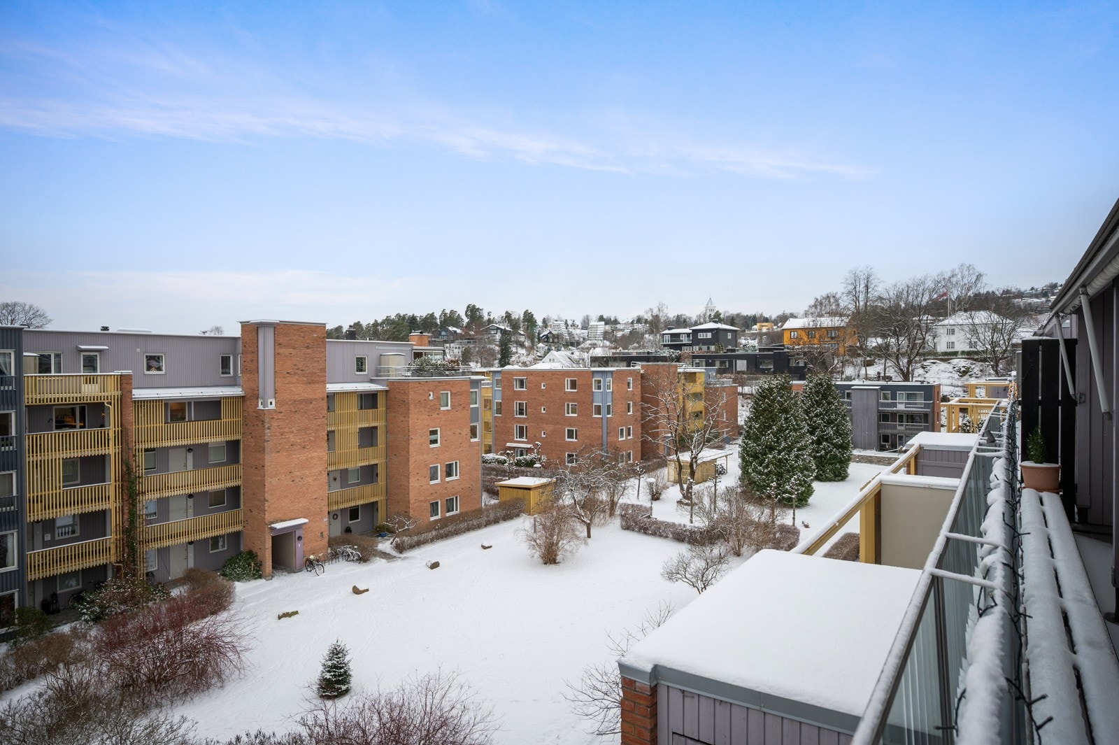 Terrassen har god plass til sittegruppe, grill og beplantning etter eget ønske. Galleribilde