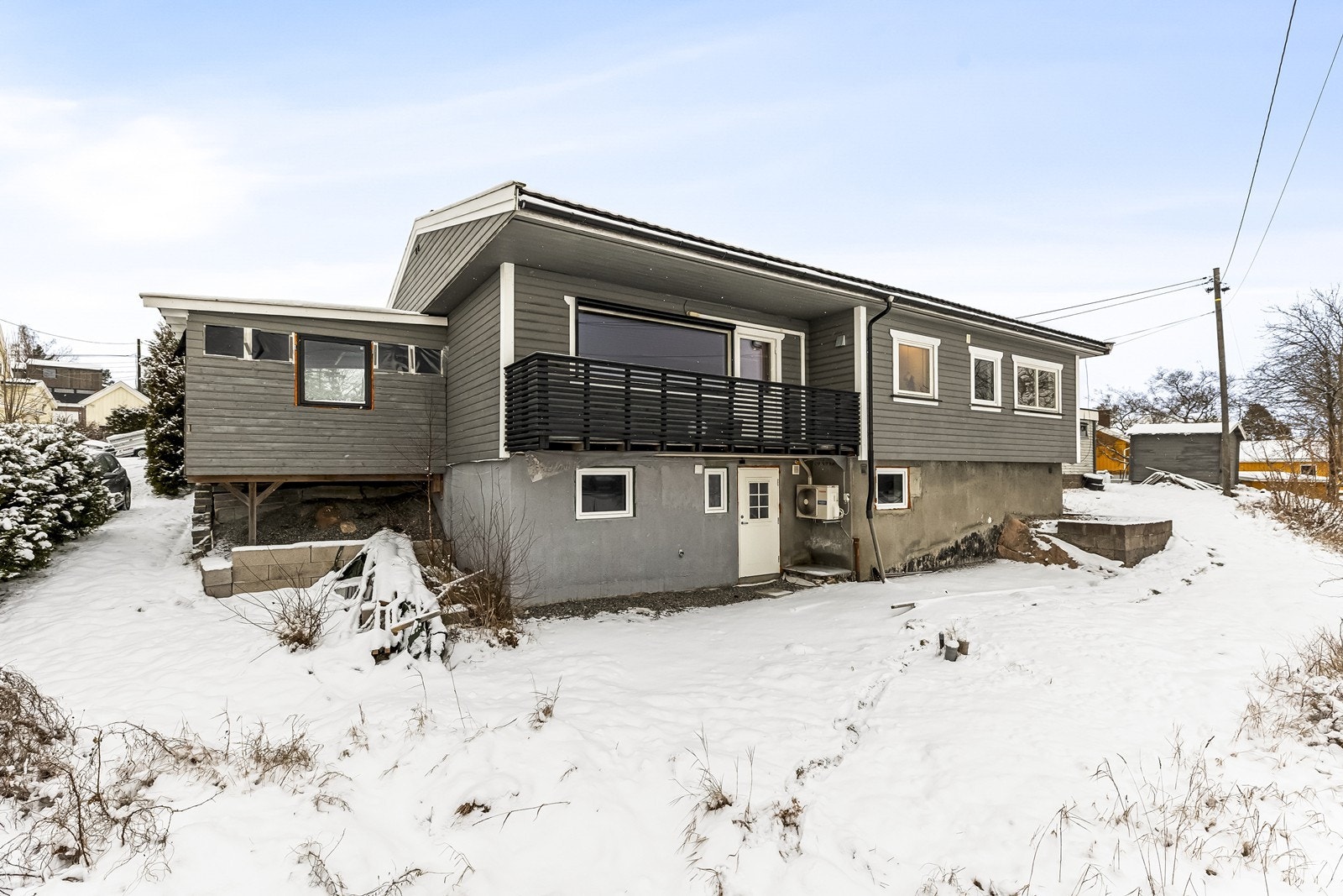 Boligen har flere uteplasser, inkludert en balkong på 7 m² og en veranda på 59 m². Galleribilde