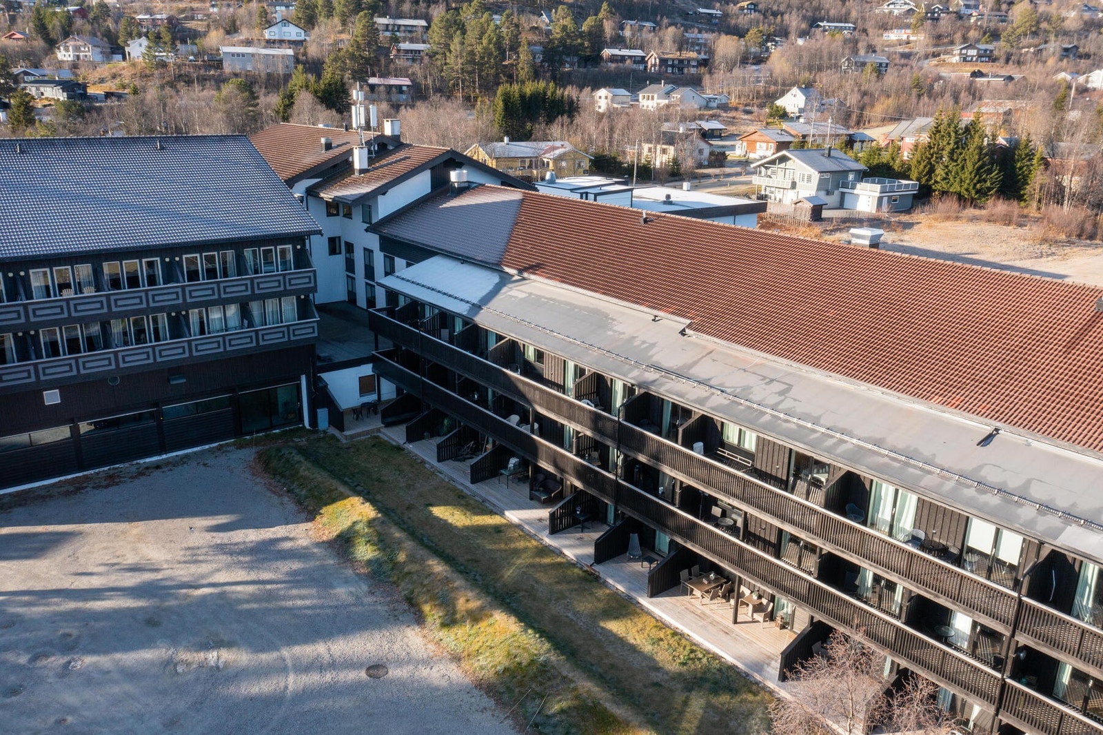 Det er heis fra resepsjonen til 3. etg Galleribilde