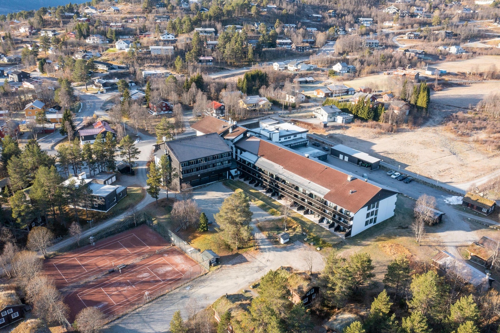 I Geilo sentrum finner du et bredt utvalg innen spisesteder, service og shopping. Alt ligger sentralt til med kort avstand til Geilos øvrige tilbud. Galleribilde