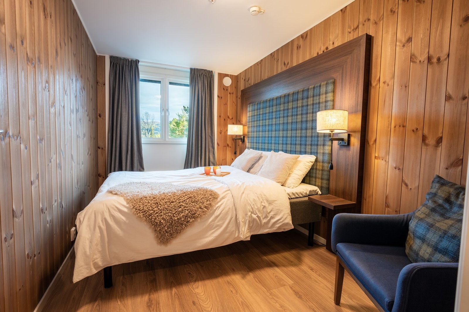 Innbydende soverom med gode lysforhold (310) Galleribilde