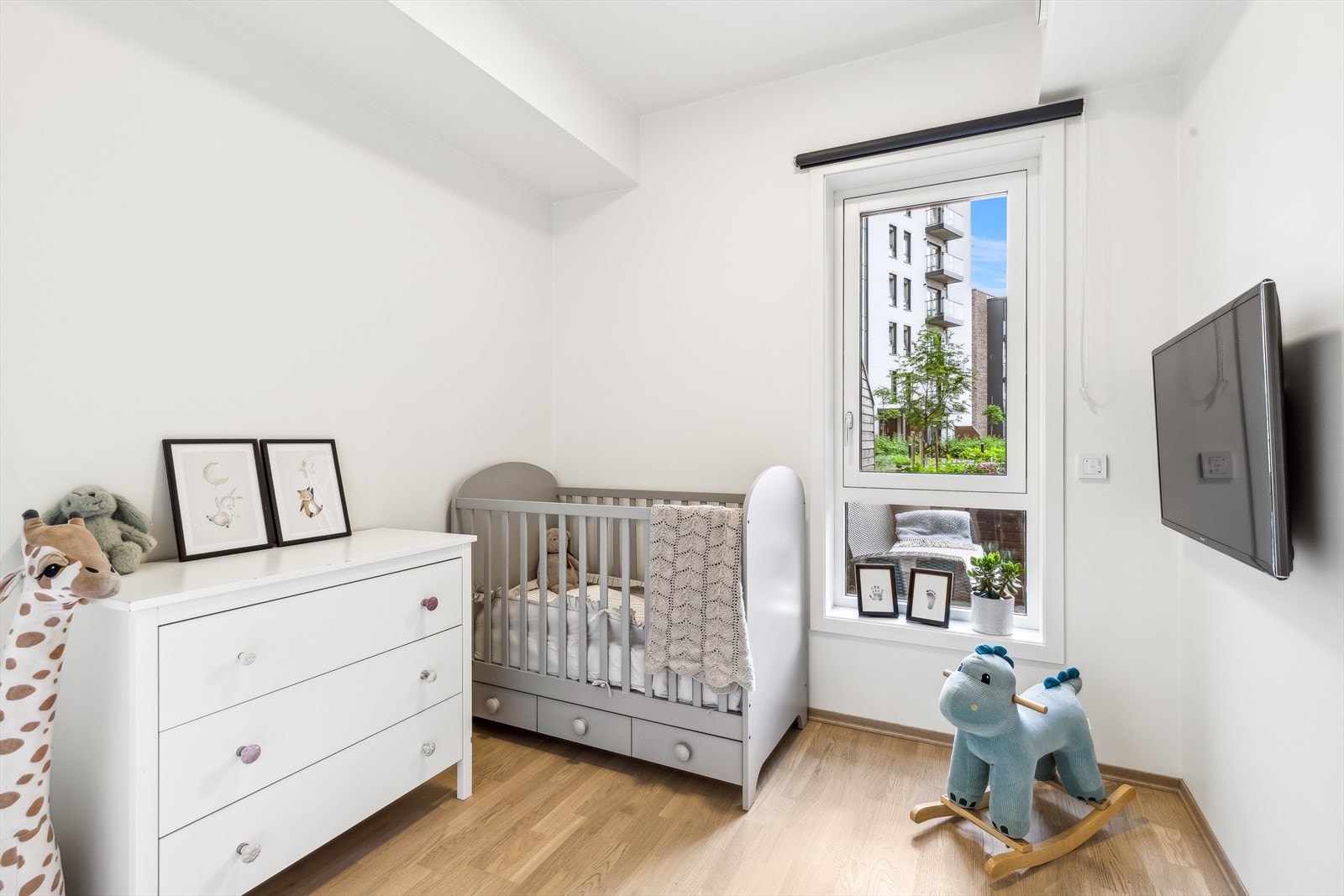 Rom 2 i leiligheten er innredet som soverom, men er ikke et godkjent soverom. Galleribilde