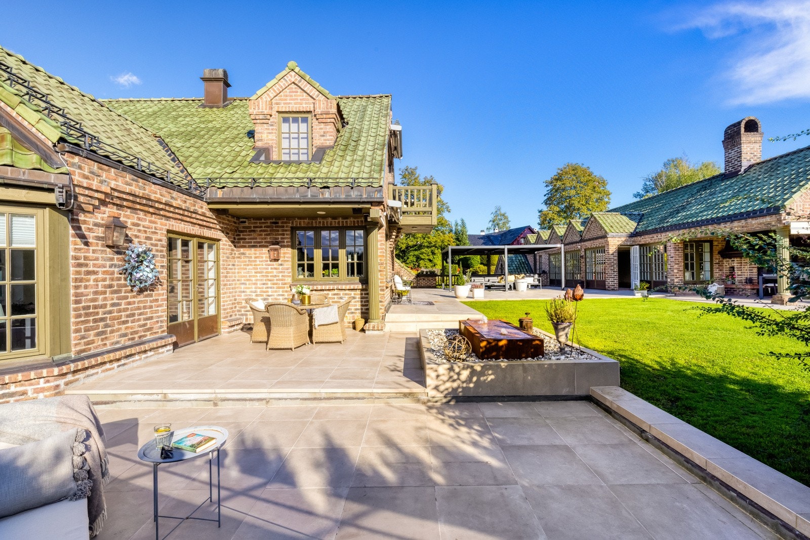 I 2020 ble det lagt delikate fliser fra Bella Flis og Design AS på hele terrassen. Galleribilde