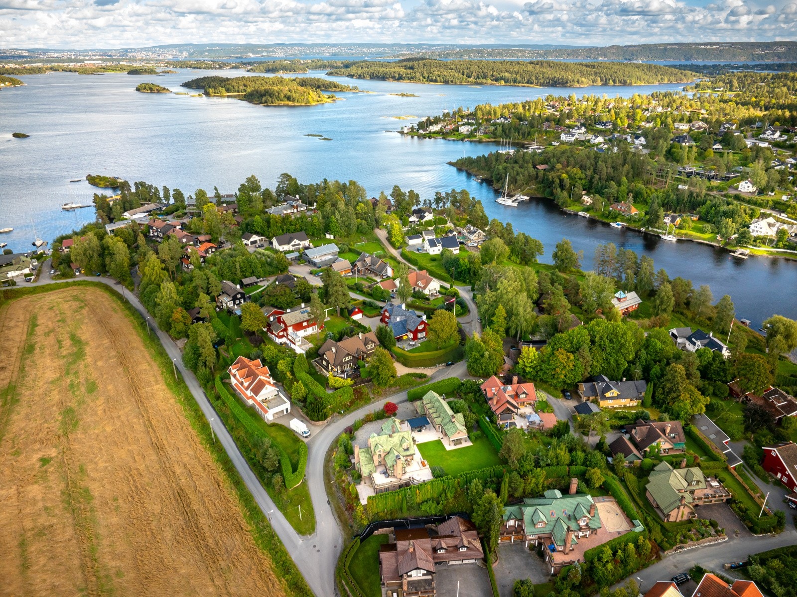 Nærområde byr på flotte tur og rekreasjonsmuligheter, så vel som fine muligheter for bading. Galleribilde