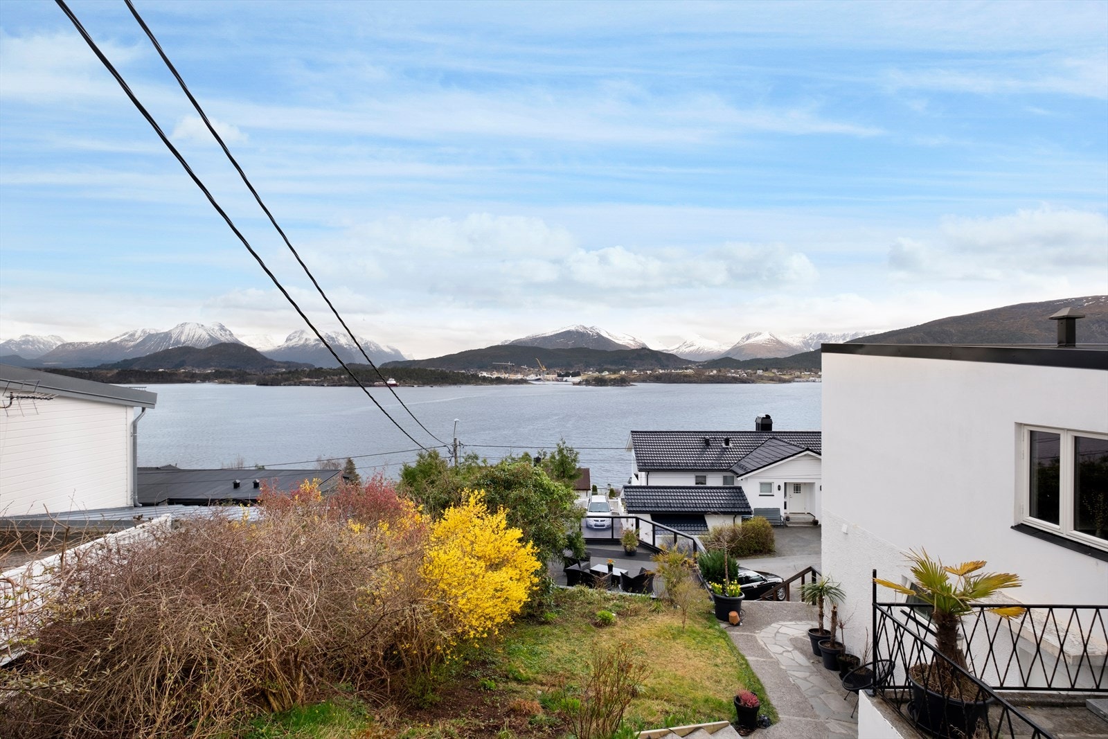 Utsikt fra hagestue nordøst. Galleribilde