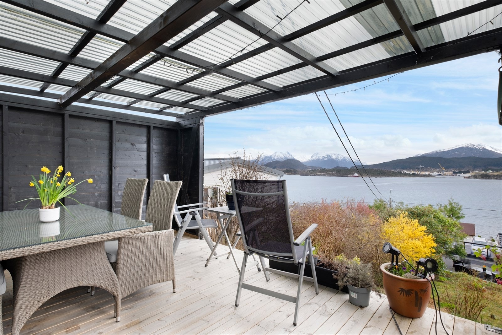 Åpen hagestue. Galleribilde