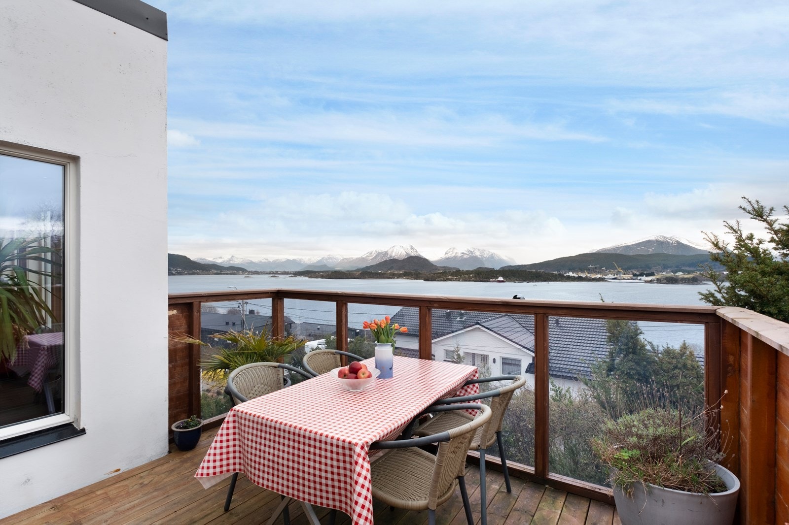 Terrasse med nydelig utsikt. Galleribilde