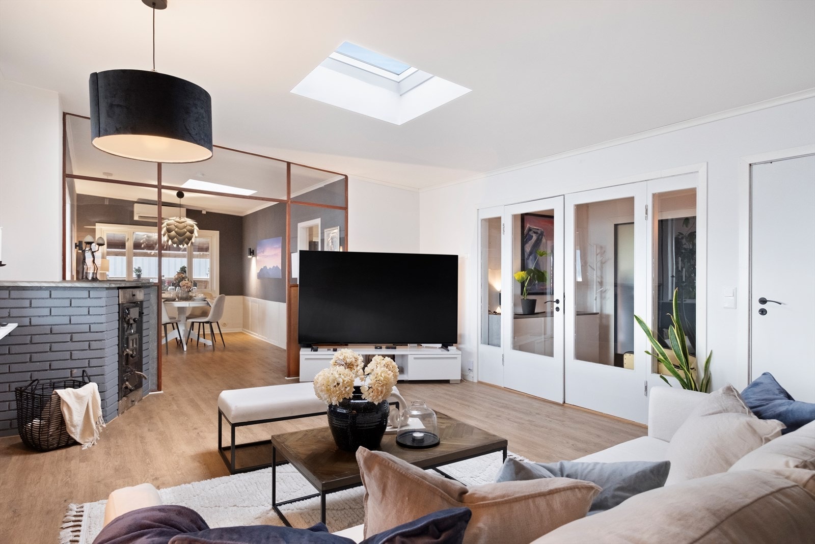 3 romslige stuesoner med mange alternative bruksområder. Galleribilde