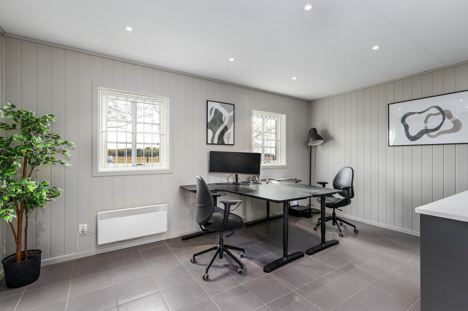 Kontor i garasjebygg Galleribilde
