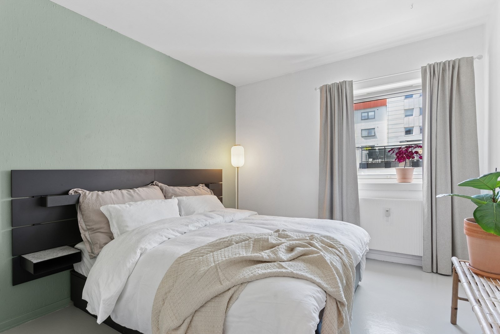 Soverom malt i dus og tidsriktig farge. Galleribilde