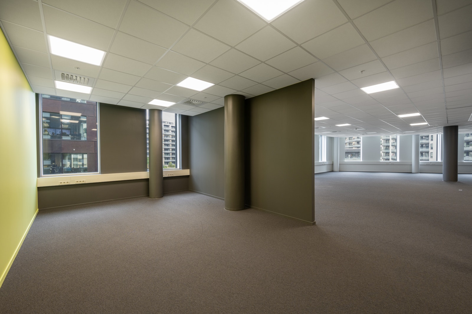 Stillesone fra avskåret fra resten av arealet md en skillevegg Galleribilde