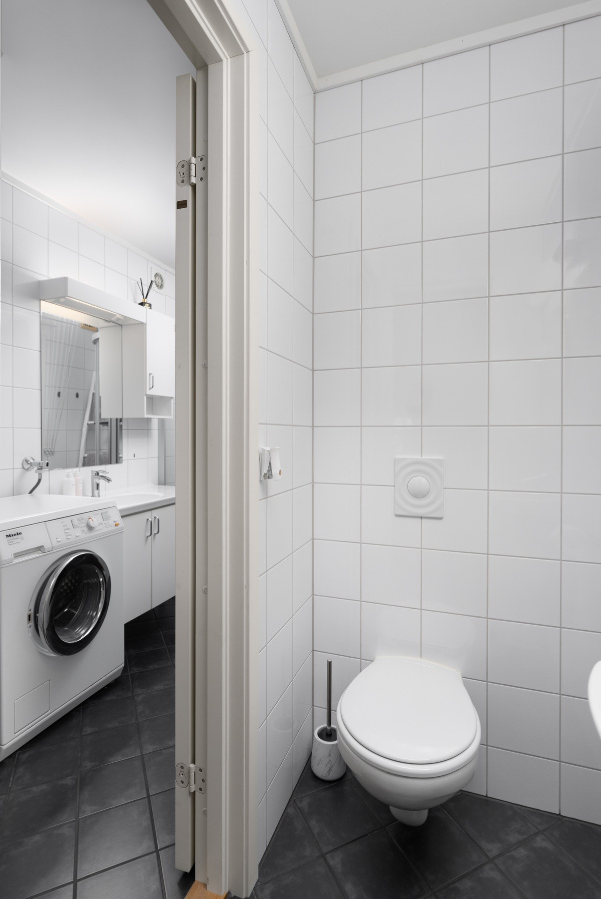 Toalettrom 1 med adkomst fra bad/gang Galleribilde