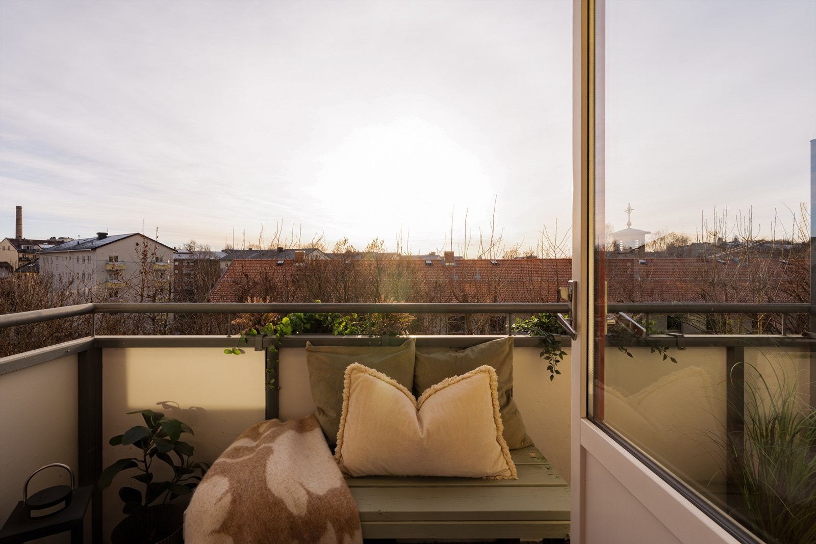 Nydelig og gjennomgående 2-roms med solrik balkong i ettertraktet område! Galleribilde