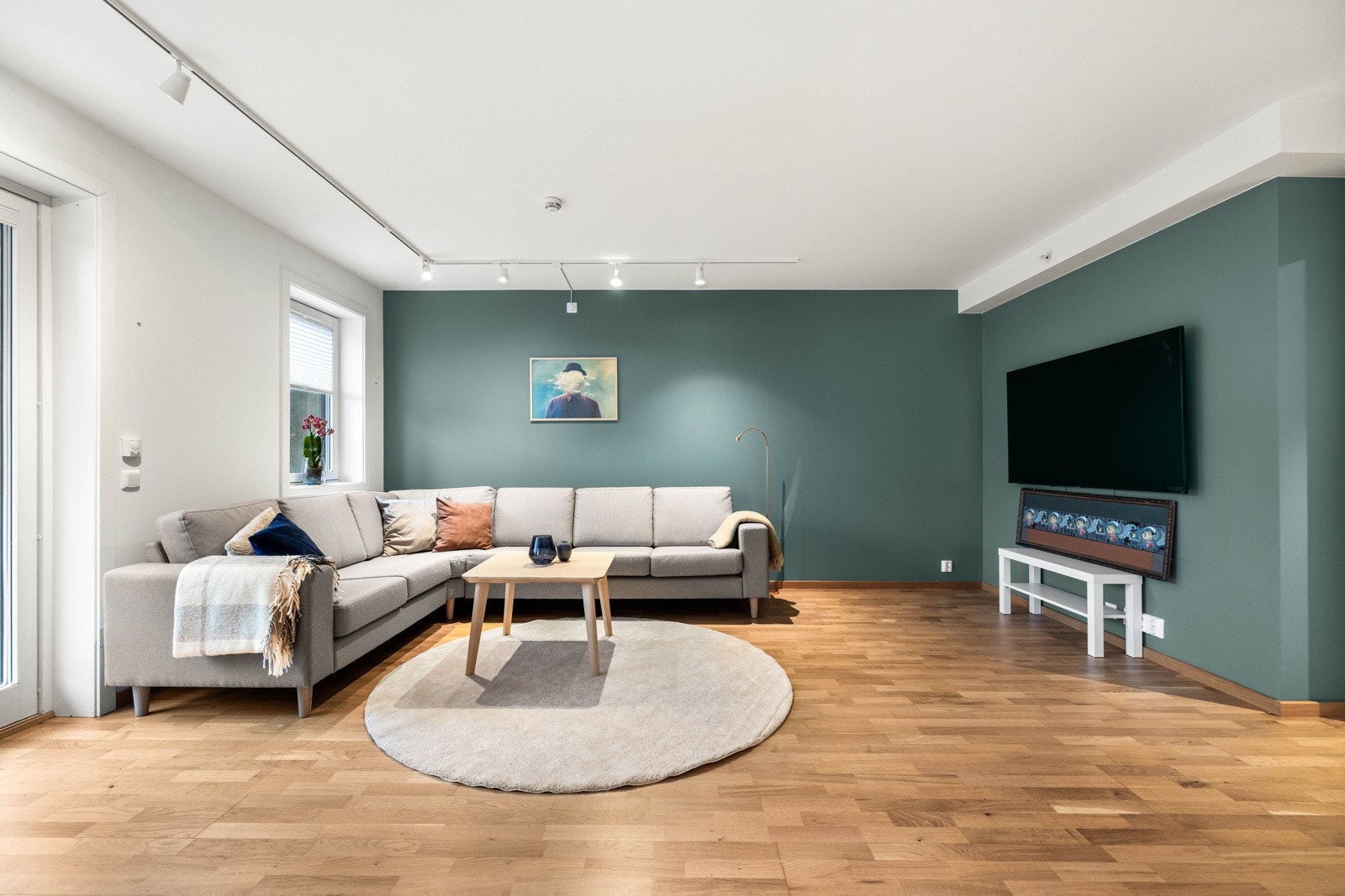 Gjennomgående parkettgulv i leiligheten med vannbåren varme under. Galleribilde