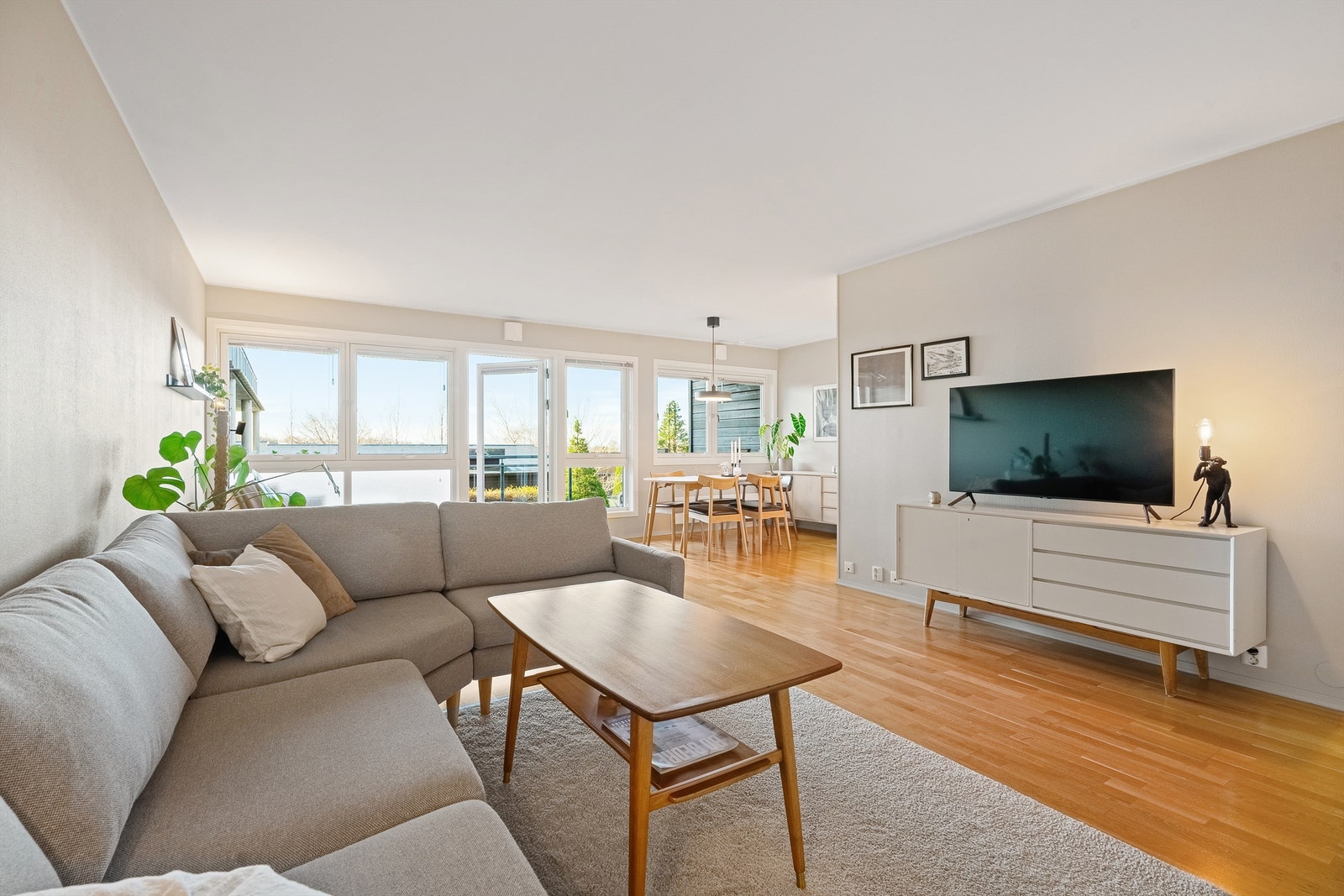 3-roms selveierleilighet m/gjennomgående bra standard, bra planløsning og stor stue. ( Foto: Arve Gravdal ) Galleribilde