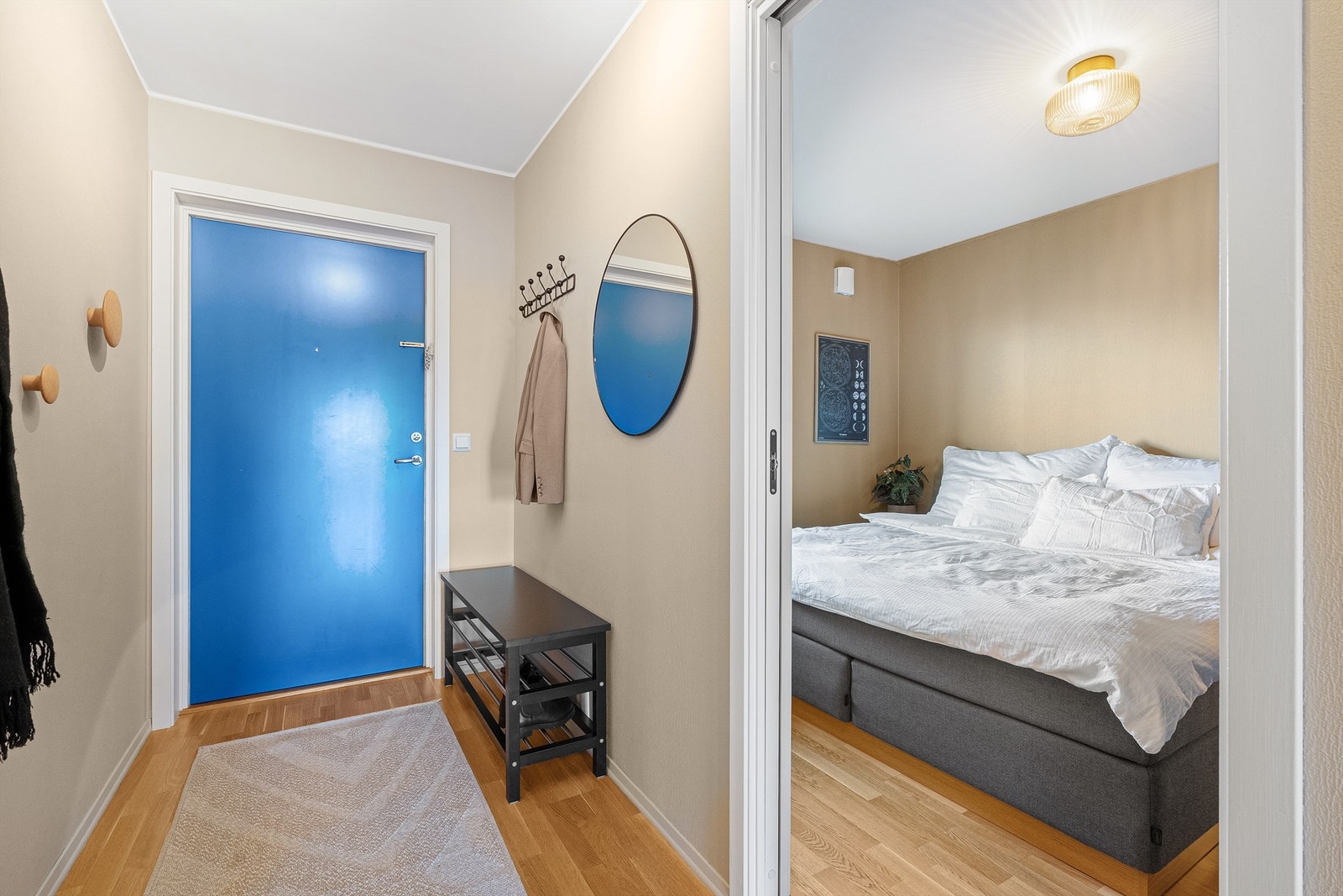 Ved entré finner man 2 soverom, bad samt innvendig bod. Galleribilde