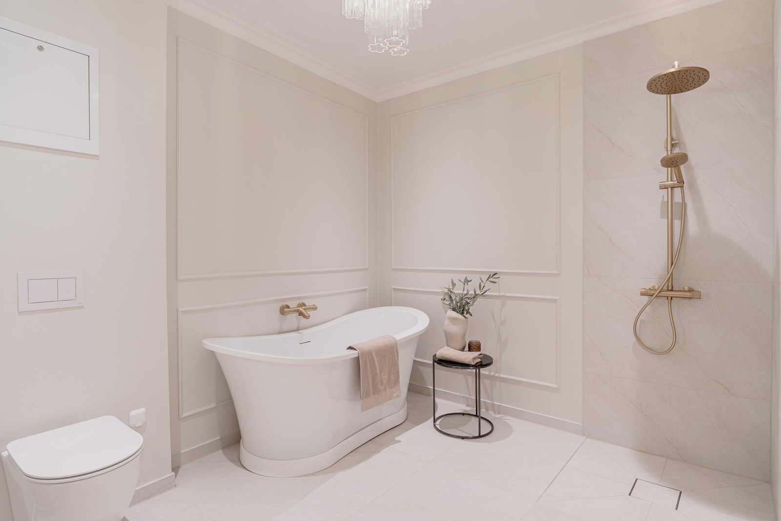 Tile insert sluk i samme flis som gulvet. Galleribilde