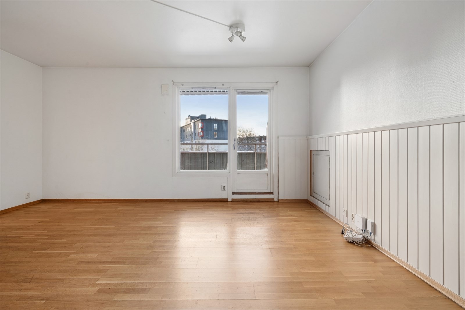 Fra stuen har du utgang til en balkong som vender mot sydvest. Galleribilde