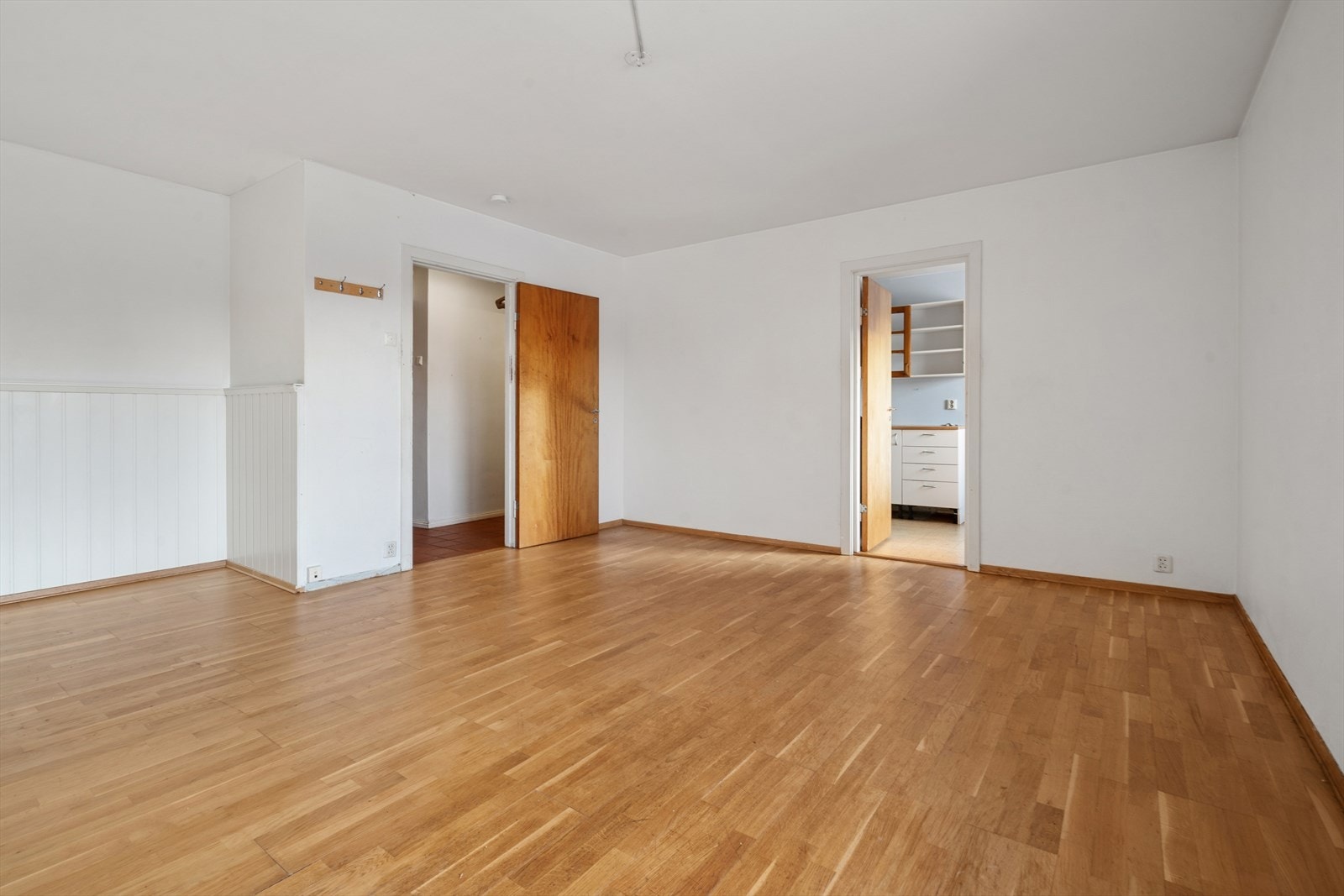 Videre fra stuen er inngangen til kjøkkenet. Galleribilde