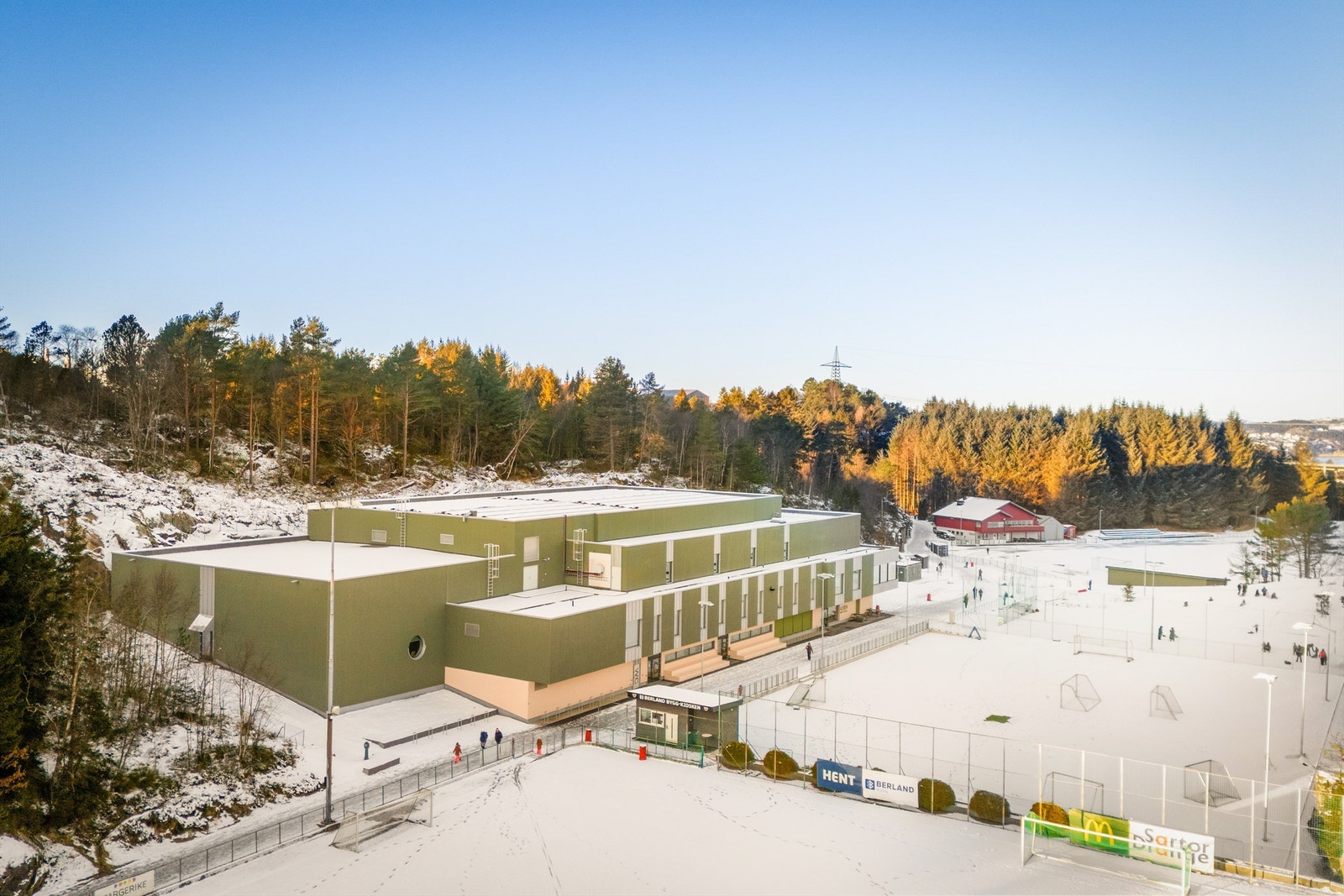 Alvøen idrettshall åpnet høsten 2025. Galleribilde