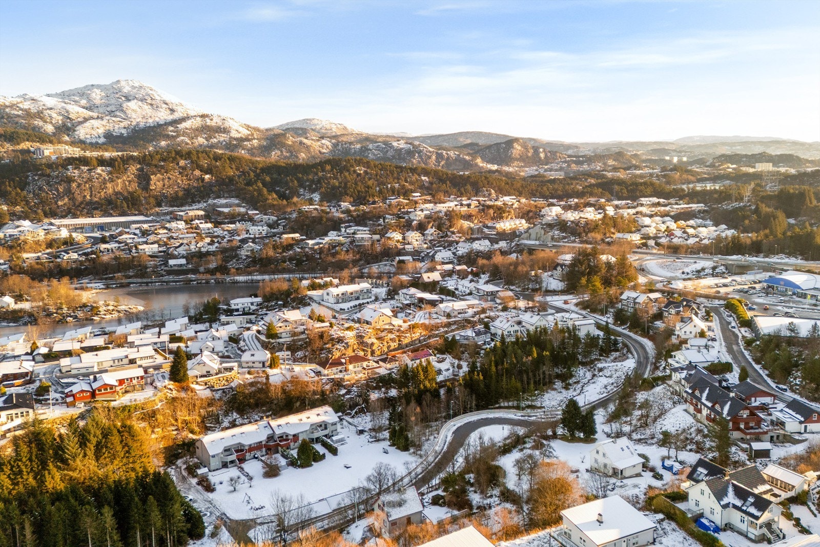 Huset ligger strategisk plassert ved det kommende "Sotra link" prosjektet som er estimert ferdigstilt sommeren 2027. Kilde: Sotralink.no Galleribilde