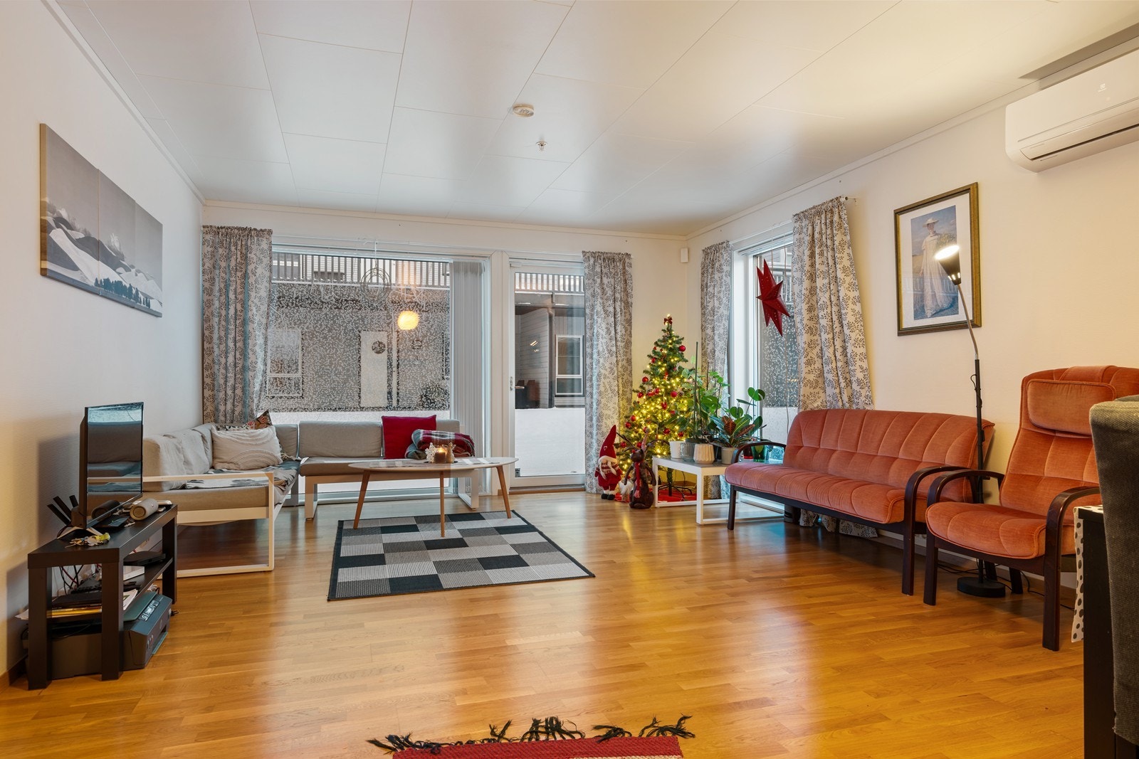 Stue med utgang til terrasse Galleribilde