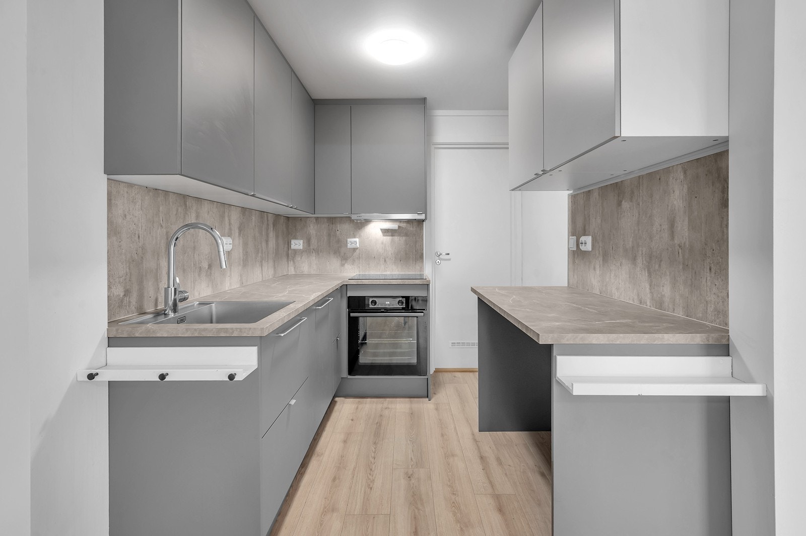 Moderne kjøkken fra Sørlandskjøkken med sletter fronter i tidløs farge. Galleribilde