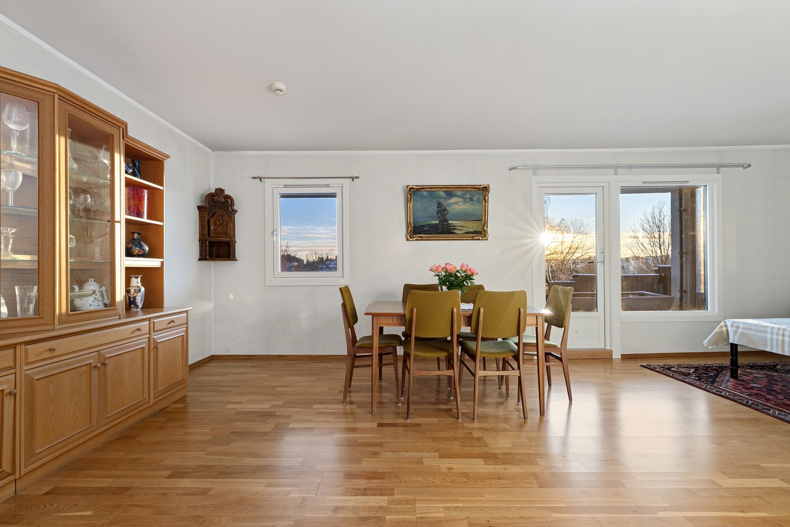 Her er lyst og fint med vindu også i endevegg Galleribilde