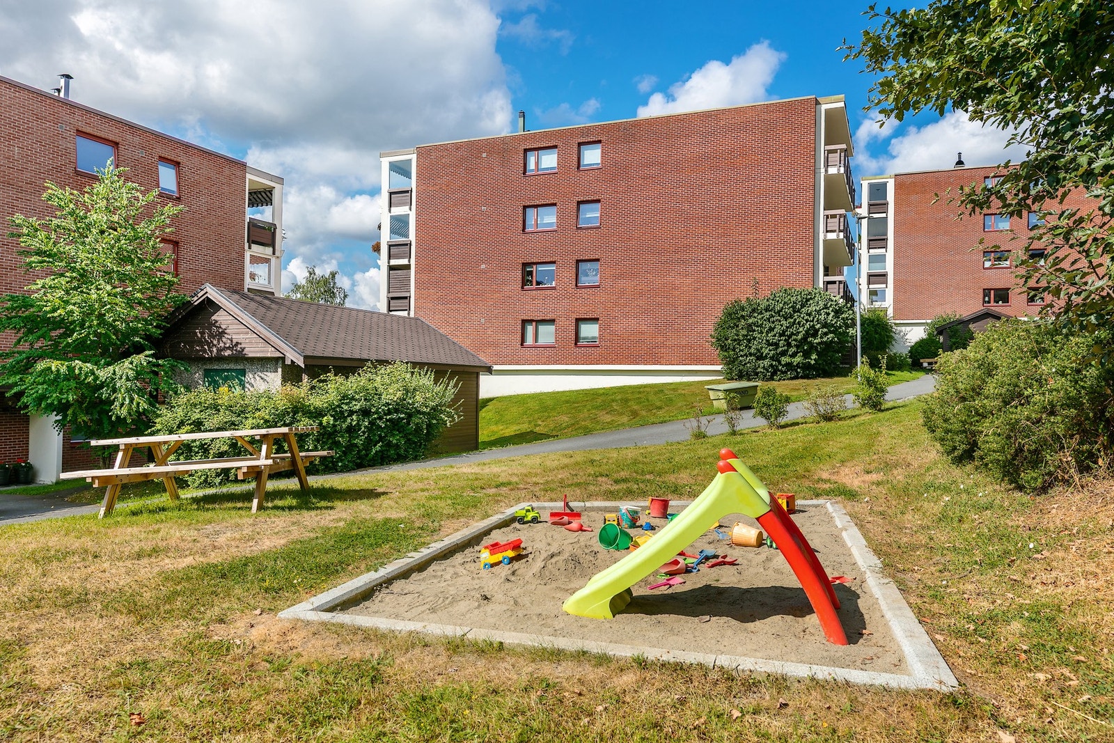 Fellesarealene inkluderer sosiale møteplasser og gode lekemuligheter Galleribilde