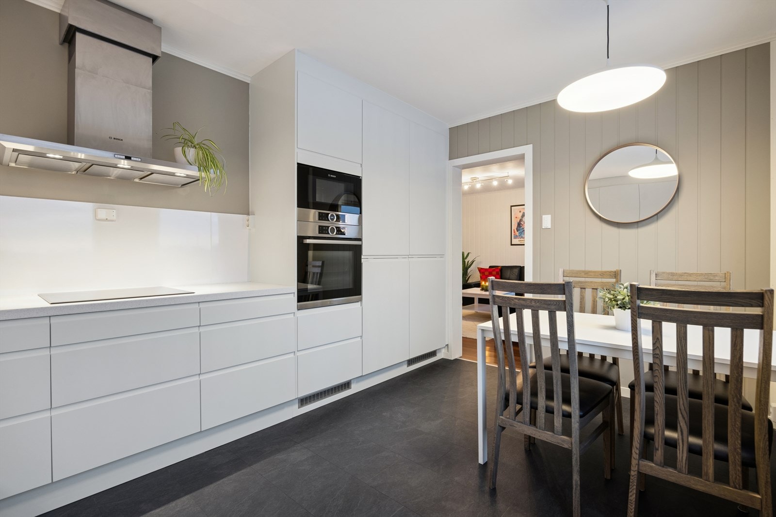 Avtrekk med kullfilter sikrer god luftkvalitet over stekesonen. Galleribilde