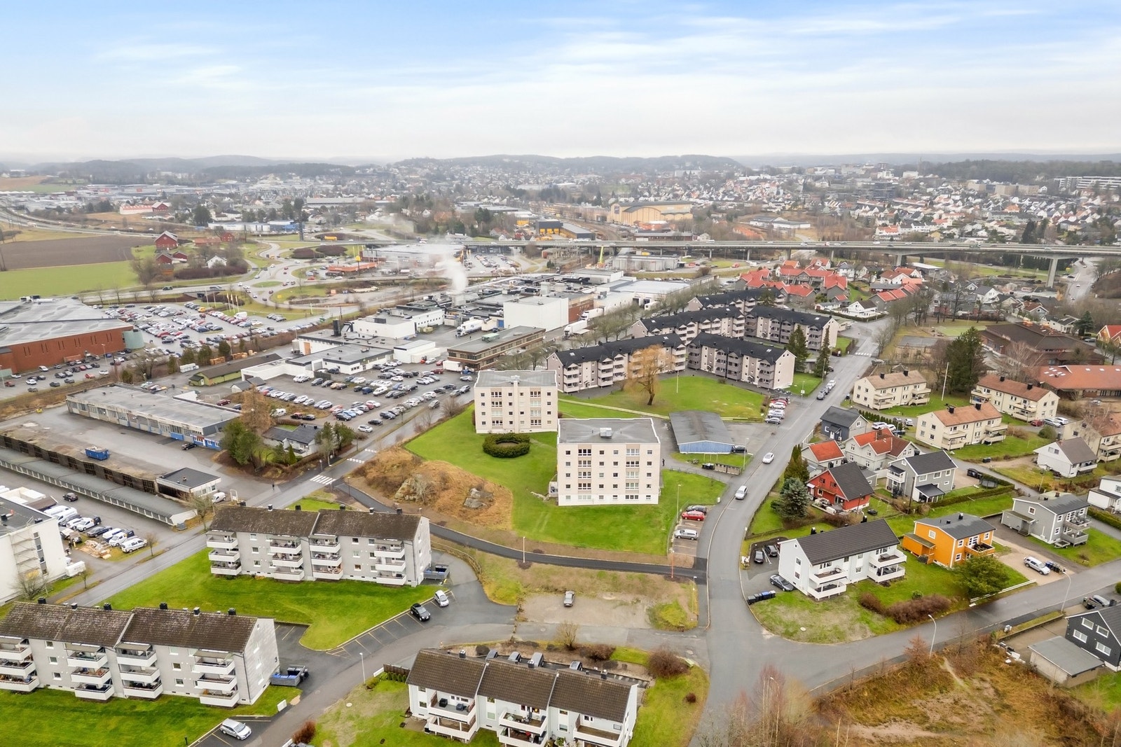 Det er ca. 2 km til Sarpsborg sentrum med alle byens fasiliteter. Velkommen til visning! Galleribilde